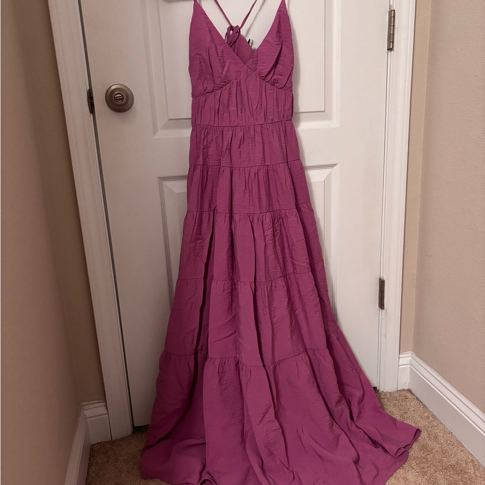Abercrombie & Fitch women’s flowy, tiered maxi dress. M/T. Adjustable straps. - Picture 8 of 9